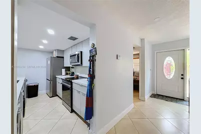 1110 W Fairway Rd, Pembroke Pines, FL 33026 - Photo 16