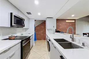 1110 W Fairway Rd, Pembroke Pines, FL 33026 - Photo 24