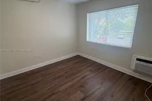 542 NW 8th St, Miami, FL 33136 - Photo 8