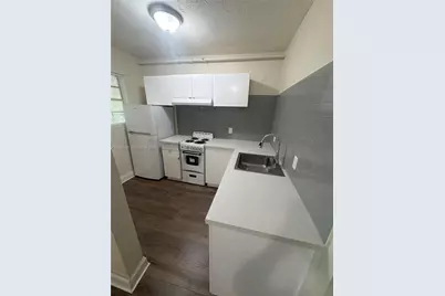 542 NW 8th St #9, Miami, FL 33136 - Photo 2