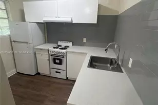 542 NW 8th St, Miami, FL 33136 - Photo 2