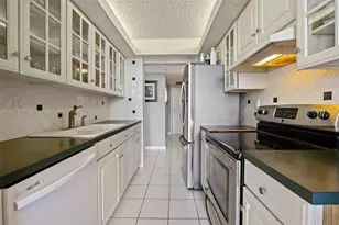 2555 Collins Ave, Miami Beach, FL 33140 - Photo 48