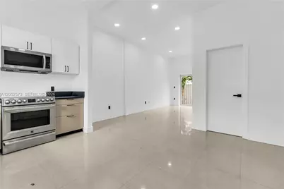 1011 SW Sw 7th St Miami Fl #2, Miami, FL 33130 - Photo 2