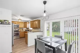 2293 NW 170th Ave, Pembroke Pines, FL 33028 - Photo 10
