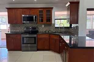 8240 NW 181st St, Hialeah, FL 33015 - Photo 4