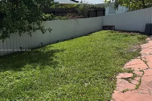 8240 NW 181st St, Hialeah, FL 33015 - Photo 22
