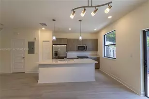 10407 NW 82nd St, Doral, FL 33178 - Photo 10
