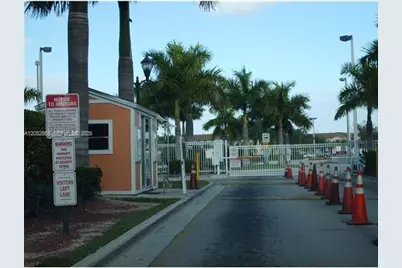 2925 SE 16th Ave #102, Homestead, FL 33035 - Photo 2