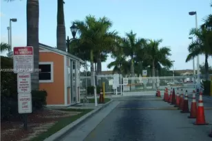 2925 SE 16th Ave, Homestead, FL 33035 - Photo 2