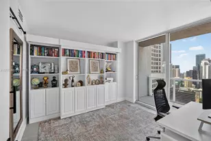 55 SE 6th St, Miami, FL 33131 - Photo 10