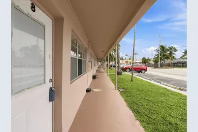 230 SW 11th Ave #8, Hallandale Beach, FL 33009 - Photo 4