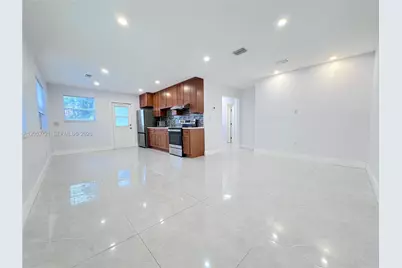 940 NW 32nd Ct #front, Miami, FL 33125 - Photo 2