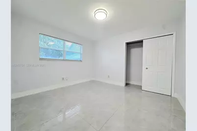 940 NW 32nd Ct #front, Miami, FL 33125 - Photo 4