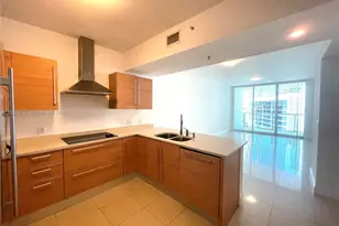 218 SE 14th St, Miami, FL 33131 - Photo 28
