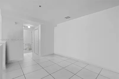 6362 Collins Ave #318, Miami Beach, FL 33141 - Photo 14