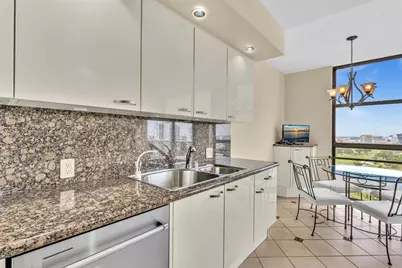 20281 E Country Club Dr #1907, Aventura, FL 33180 - Photo 16