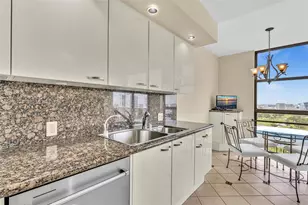20281 E Country Club Dr, Aventura, FL 33180 - Photo 16