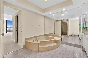 20281 E Country Club Dr, Aventura, FL 33180 - Photo 22