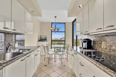 20281 E Country Club Dr #1907, Aventura, FL 33180 - Photo 2