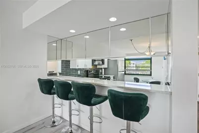 3516 Whitehall Dr #301, West Palm Beach, FL 33401 - Photo 6