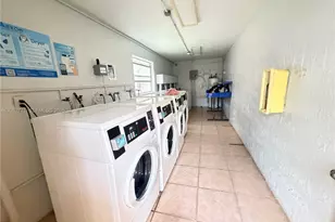 101 NE 41st St, Oakland Park, FL 33334 - Photo 20