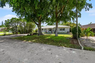4730 NE 2nd Ave, Oakland Park, FL 33334 - Photo 4