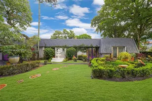 8541 N Lake Dasha Dr, Plantation, FL 33324 - Photo 2