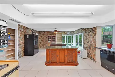 8541 N Lake Dasha Dr, Plantation, FL 33324 - Photo 12