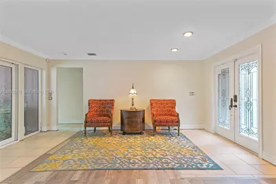 8541 N Lake Dasha Dr, Plantation, FL 33324 - Photo 4