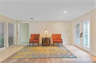 8541 N Lake Dasha Dr, Plantation, FL 33324 - Photo 4