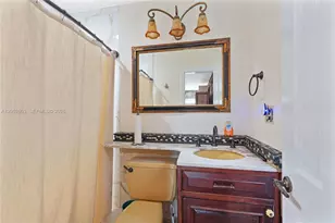 8541 N Lake Dasha Dr, Plantation, FL 33324 - Photo 24