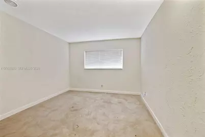 8541 N Lake Dasha Dr, Plantation, FL 33324 - Photo 18