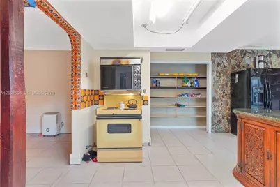 8541 N Lake Dasha Dr, Plantation, FL 33324 - Photo 18