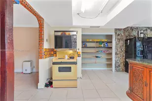 8541 N Lake Dasha Dr, Plantation, FL 33324 - Photo 18