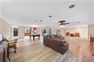 8541 N Lake Dasha Dr, Plantation, FL 33324 - Photo 8