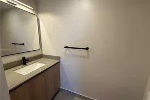 121 NE 5th St, Miami, FL 33132 - Photo 6