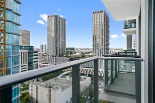 11 NE 6th St, Miami, FL 33132 - Photo 16