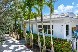 9172 Carlyle Ave, Surfside, FL 33154 - Photo 6