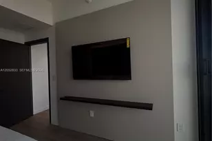 20 NE 11th St, Miami, FL 33132 - Photo 8