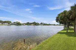 10680 Cherry Ave, Pembroke Pines, FL 33026 - Photo 32