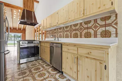 10680 Cherry Ave, Pembroke Pines, FL 33026 - Photo 12
