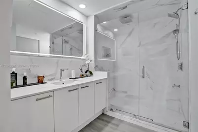 2001 Meridian Ave #308, Miami Beach, FL 33139 - Photo 4