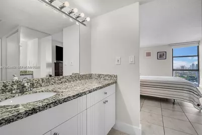 3625 N Country Club Dr #PH2, Aventura, FL 33180 - Photo 14