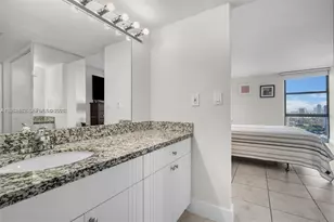 3625 N Country Club Dr, Aventura, FL 33180 - Photo 14