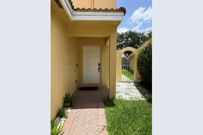 9411 NW 55th St, Sunrise, FL 33351 - Photo 2