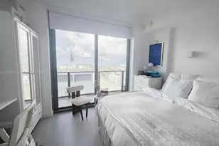 55 SW 9th St, Miami, FL 33130 - Photo 12