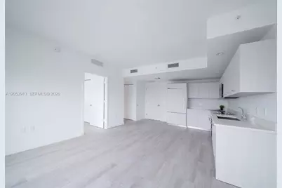 55 SW 9th St #3207, Miami, FL 33130 - Photo 4