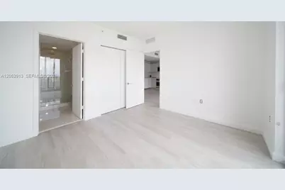 55 SW 9th St #3207, Miami, FL 33130 - Photo 10