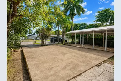 821 SW 2nd St, Florida City, FL 33034 - Photo 4