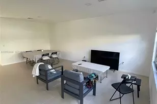 747 NE 193rd St, Miami, FL 33179 - Photo 4